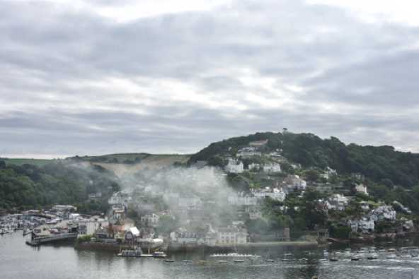 26 July 2023 - 08:13:52
First sign something was amiss was this pall of some in the river, with no apparent place of origin.
--------------------
Dartmouth Lower Ferry smoke